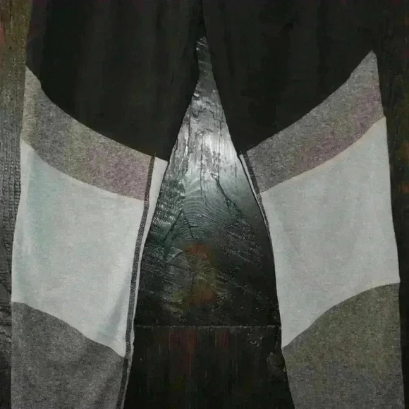 ATHLETA 7/8 Legging Soft Stretch Black Gray Colorblock Side Pockets Women Sz S - Picture 3 of 8